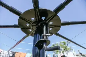 Clothesline spinner latch